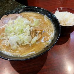 みそラーメン900円（無料ライス）