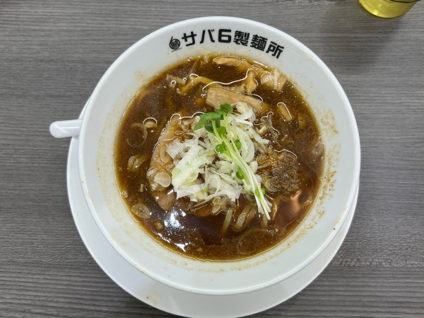 「サバ醤油ラーメン　790円」@サバ6製麺所 藤沢柄沢店の写真