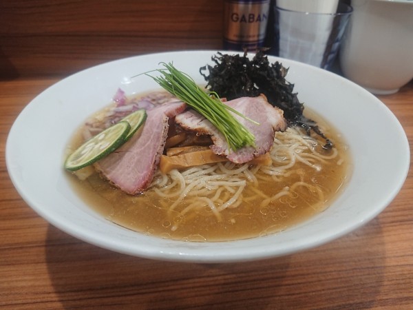 「焼きあごと伊吹いりこの冷やしそば＋味付き替え玉」@中華そば 西川の写真