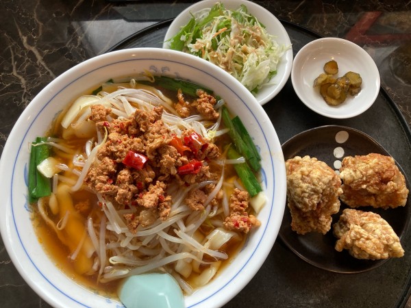「【ランチ】台湾刀削麺+鶏肉唐揚げ¥900」@台湾風味 満福楼の写真
