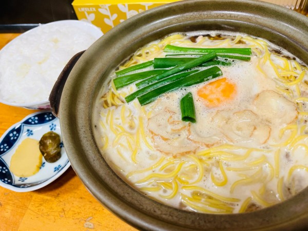 「鍋焼きラーメン大 770円 ご飯ミニ 70円」@鍋焼きラーメン千秋の写真