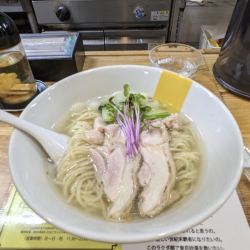塩生姜ラーメン 900円