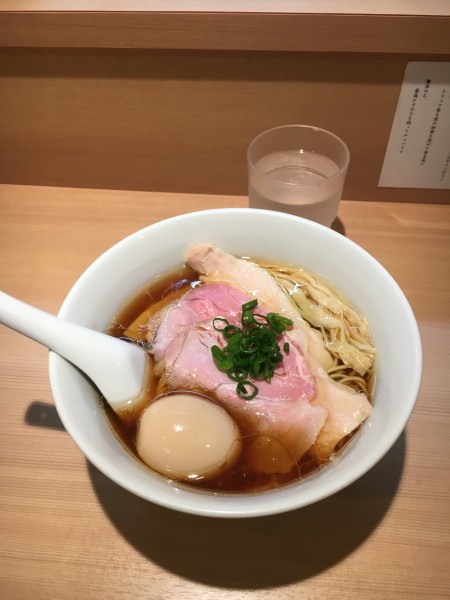 「特製醤油らーめん」@らぁ麺 はやし田 新宿本店の写真