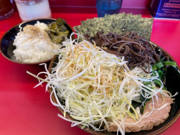 「◯喜らーめん➕白髪ネギ➕キクラゲ➕無料ライス」@家系ラーメン 佐々喜家の写真