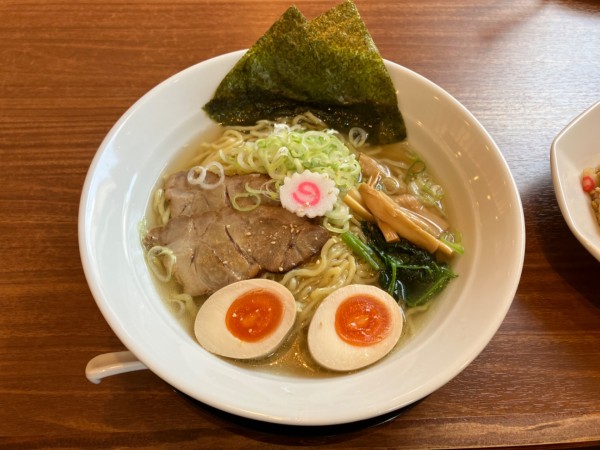 「特製塩ラーメン大盛り」@麺や十兵衛 川越藤間店の写真