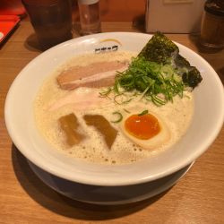 鶏白湯魚介濃縮らーめん