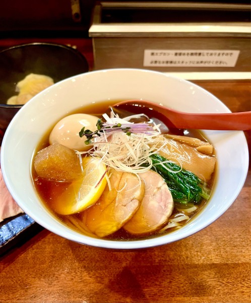 「味玉冷やし醤油らぁ麺【TP】チャーシュー、ワンタン」@麺や維新の写真