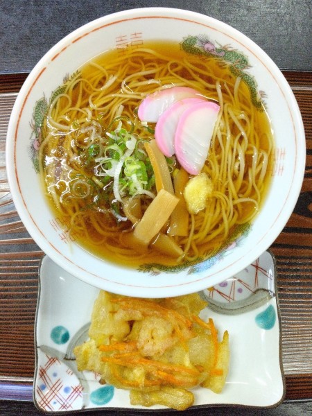 「ころ中華 500円＋かき揚げ 140円」@みぶうどんの写真