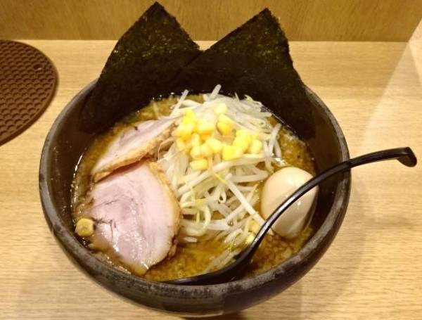 「特みそこってりらーめん(背脂あり) (1,200円)」@らーめんダイニング ど・みそ 京橋本店の写真