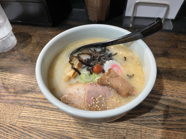 「塩らーめん」@らーめん 山頭火 原宿店の写真