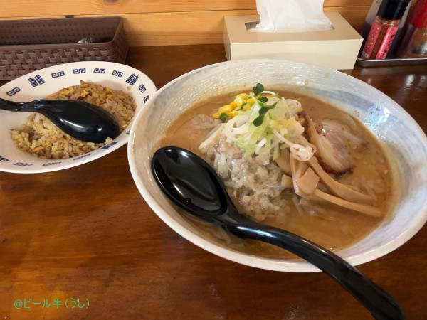 「濃厚味噌(950円)、半チャーハン(350円)」@麺屋エイトの写真