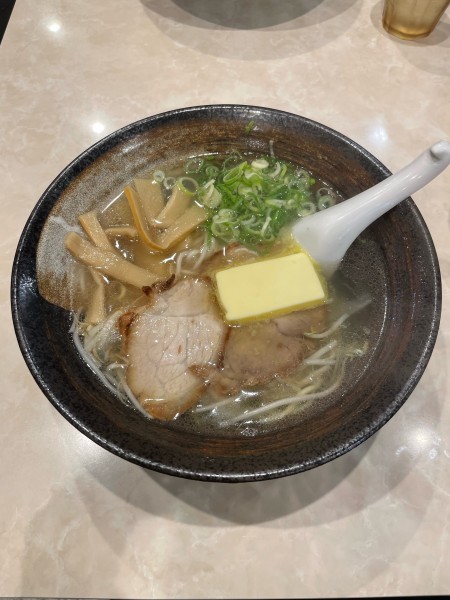 「塩バターラーメン」@博多川端どさんこ 博多デイトス店の写真