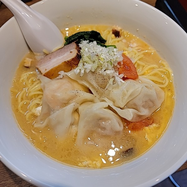 「【ラーメンコース】塩酸辣湯麺辛増し 他」@雲呑麺のお店 おんわの写真