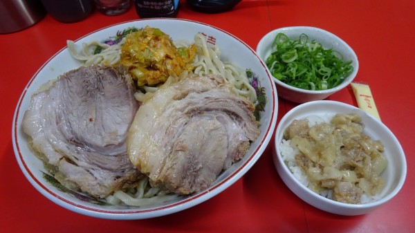 「ラーメン並（950円）＋君たちはどうすするか＋九条ねぎ＋脂飯」@ラーメン二郎 京都店の写真