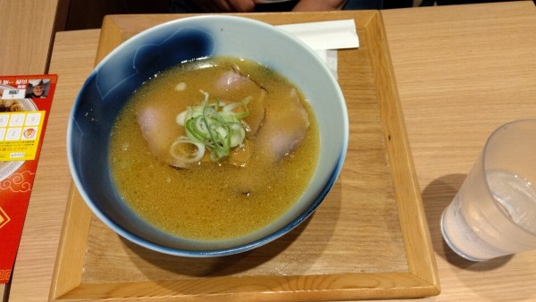 「牛醤油と山椒の中華そば　（ラーメンwalkerキッチン）」@麦の夜明けの写真