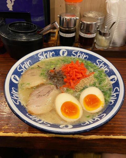 「煮玉子入りらーめん」@博多ラーメン ShinShin 博多デイトス店の写真