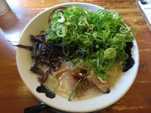 「豚骨ラーメン790円(てらっちょの日600円)青ネギ110円」@博多とんこつラーメン三代目てらッちょ。の写真