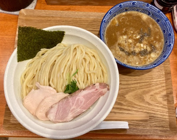 「濃厚煮干しつけ麺(特盛)1100円」@千日紅の写真