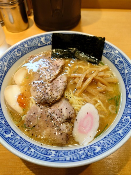 「特製中華そば」@中華そば 青葉 川崎アゼリア店の写真