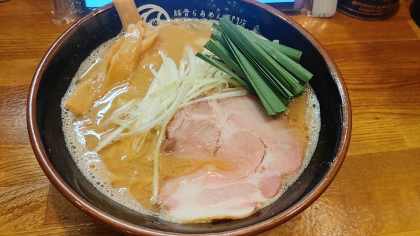 「豚骨味噌らあめん　生ニラトッピング」@豚骨らあめん専門店 とんこつ家ZUNの写真