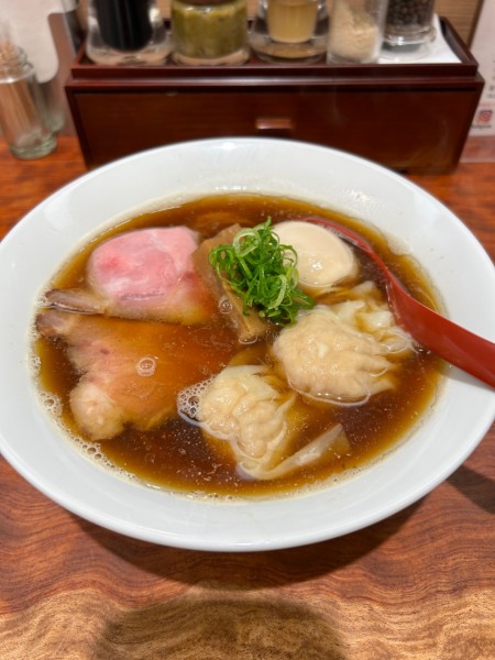 「特製醤油そば1250円」@三馬路 東京店の写真