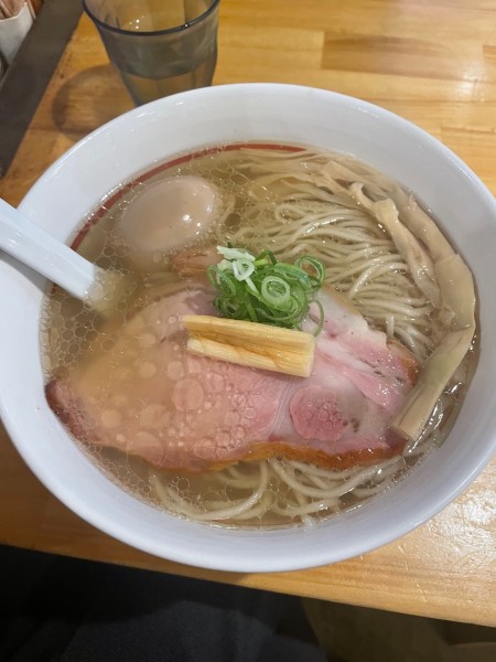 「塩ラーメン（大盛）+味玉」@川の先の上の写真