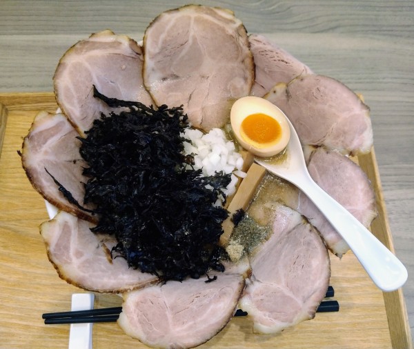 「背脂煮干中華そば（醤油）＋チャーシュー増し×2＝￥1400」@煮干乃宴の写真