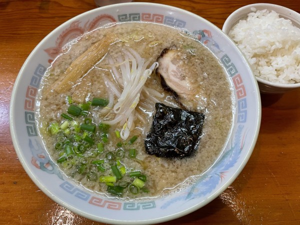 「ラーメン　半ライス」@中華そば専門店 木八 三島店の写真