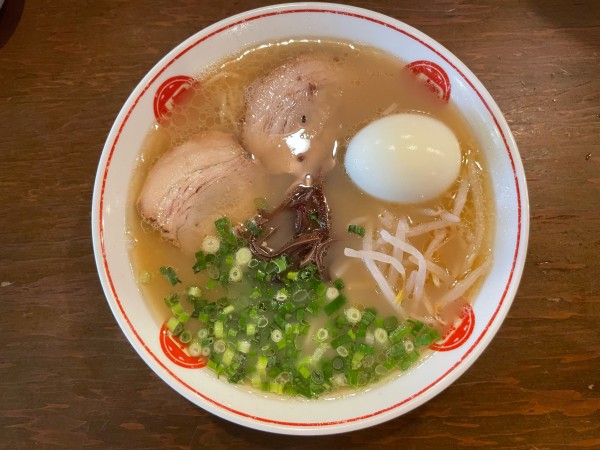 「ラーメン(¥800) ゆで玉子(¥50)」@ラーメン 唐そば 渋谷2丁目店の写真