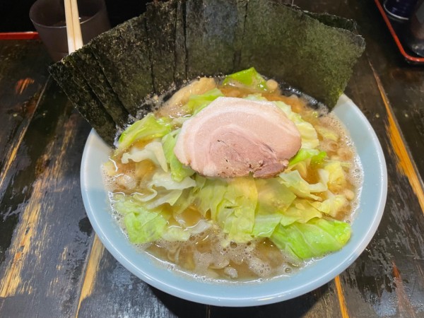 「キャベツラーメン、のり、ビール」@らーめんありがた家の写真