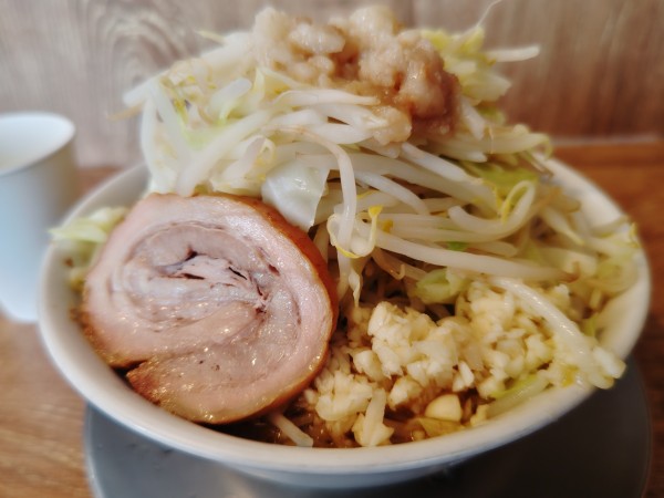 「ラーメン７３０円野菜マシ、ニンニク＆アブラＷ」@ジャンクガレッジ 川越小堤店の写真