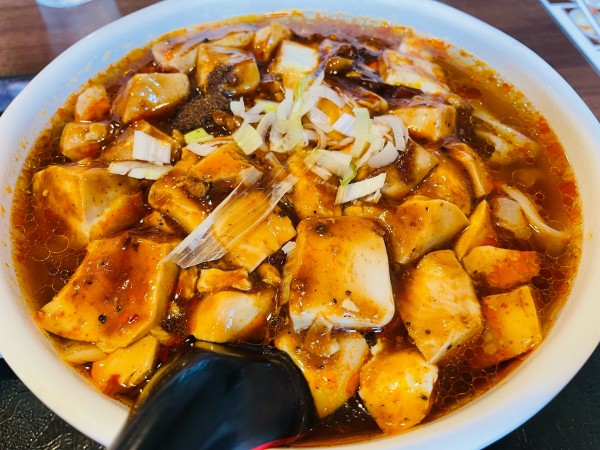 「マーボ豆腐刀削麺 900円 大盛 150円」@中華料理 菜香菜 東陽町店の写真