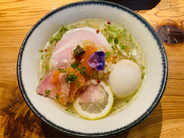 「【限定】特製ニジマスの燻製冷やしそば」@麺処 図鑑の写真