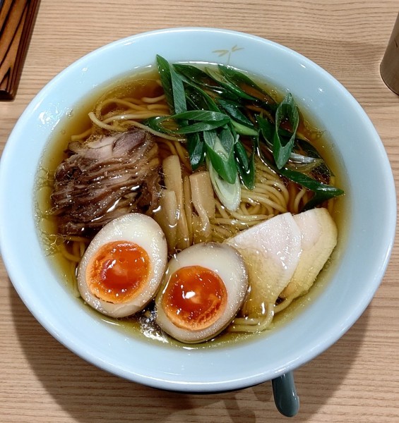 「醤油らーめん味玉入り970円」@笠岡らーめん TAKETONBOの写真