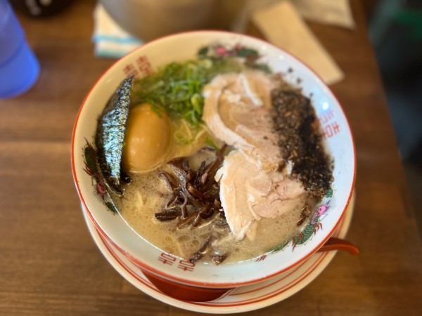 「濃厚豚骨玉名ラーメン950円＋煮卵150円」@濃厚豚骨 くまめん 神田店の写真