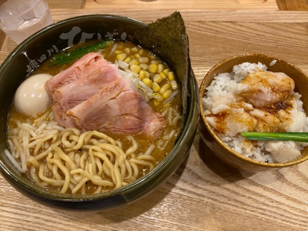 「特製味噌らーめん+ひばりご飯 1300+350」@味噌らーめん 柿田川ひばり 恵比寿本店の写真