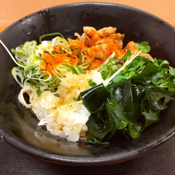 「【季節限定】冷がけ肉おろし（￥680）＋三陸わかめ（クーポン」@ゆで太郎 東邦医大通り店の写真