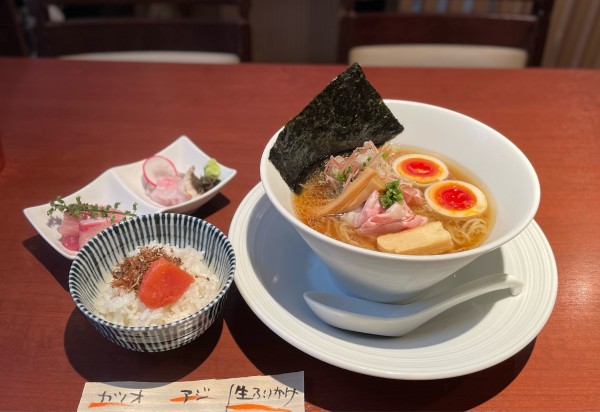 「冷やし煮干らぁ麺¥1100、海鮮丼¥500」@酒肴場 屯の写真