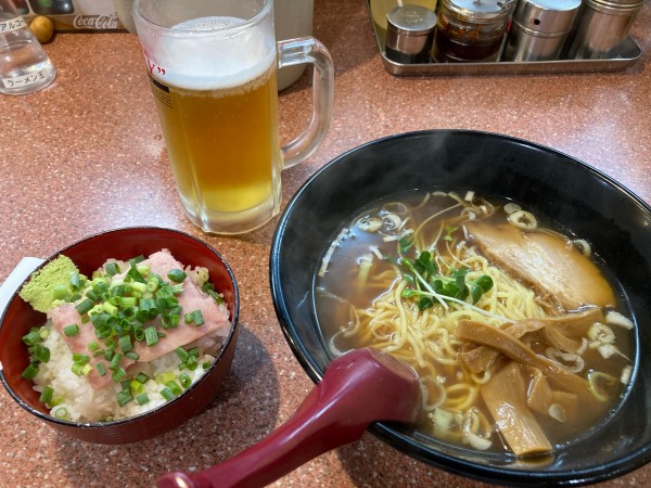 「ねぎとろ丼セット（700円）＋生ビール（500円）」@ラーメン王の写真