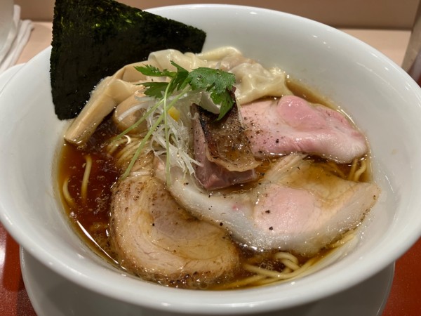 「特製蔵出し醤油そば」@麦と麺助 新梅田中津店の写真