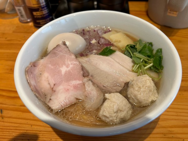 「特製貝と牛の中華そば大盛1050円＋100円」@貝そばもぉむの写真