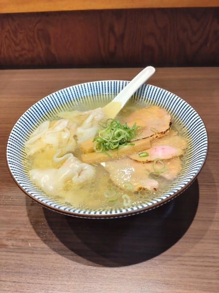 「名古屋コーチンの炙り肉中華そばワンタン　太麺　大盛」@寿製麺よしかわ 坂戸店の写真