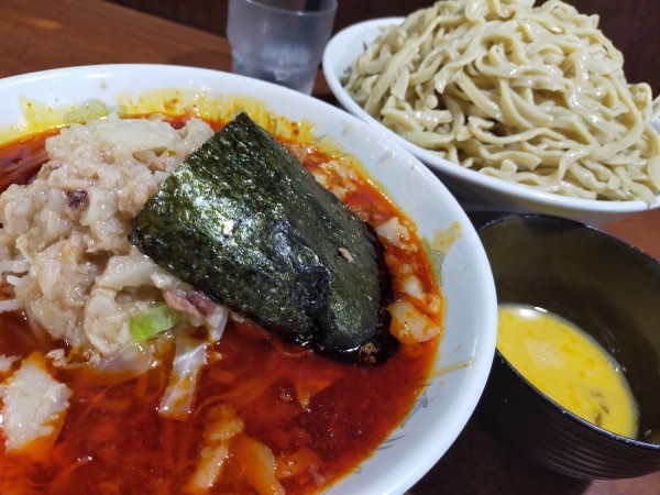 「辛麺つけ麺・大600・生卵（脂・にんにく）」@D麺の写真