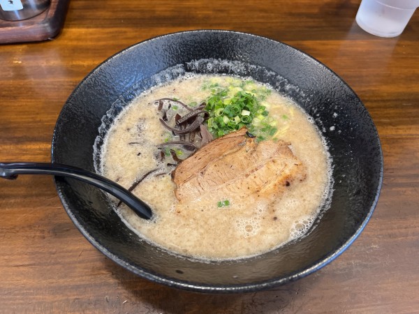 「九州とんこつらぁめん850円」@九州らあめん どん きさろく 八柱店の写真