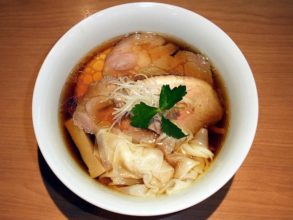 「醤油らぁ麺 ワンタン チャーシュー」@mojamojaの写真