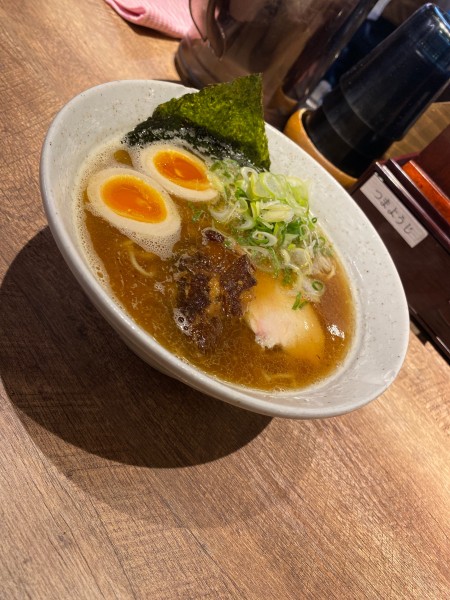 「あご煮干らーめん」@らーめん 会 神戸本店の写真