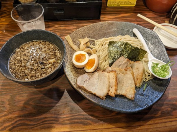 「つけ麺もつ並スペシャル1300円」@龍の家 新宿小滝橋通り店の写真