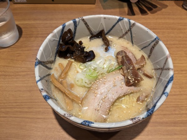 「しおらーめん950円」@風来居 新宿店の写真