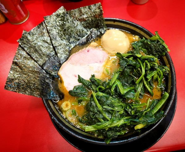 「ラーメン＋青菜＋味玉」@IEKEI_TOKYO 王道家直系の写真