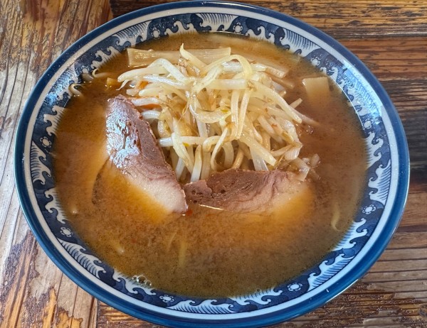 「味噌ラーメン700円+バタ−100円+餃子400円」@ラーメンログハウスの写真